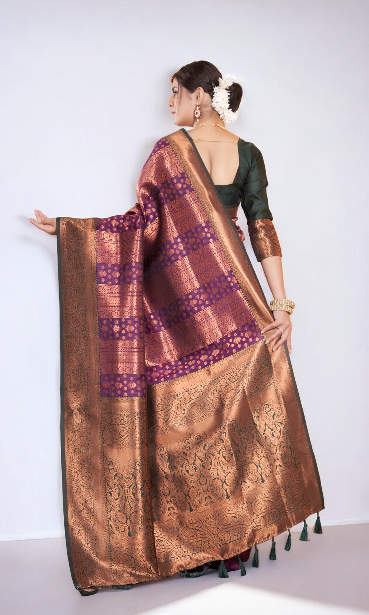 Purple Silk Saree With Jacquard Jari Work Pattern