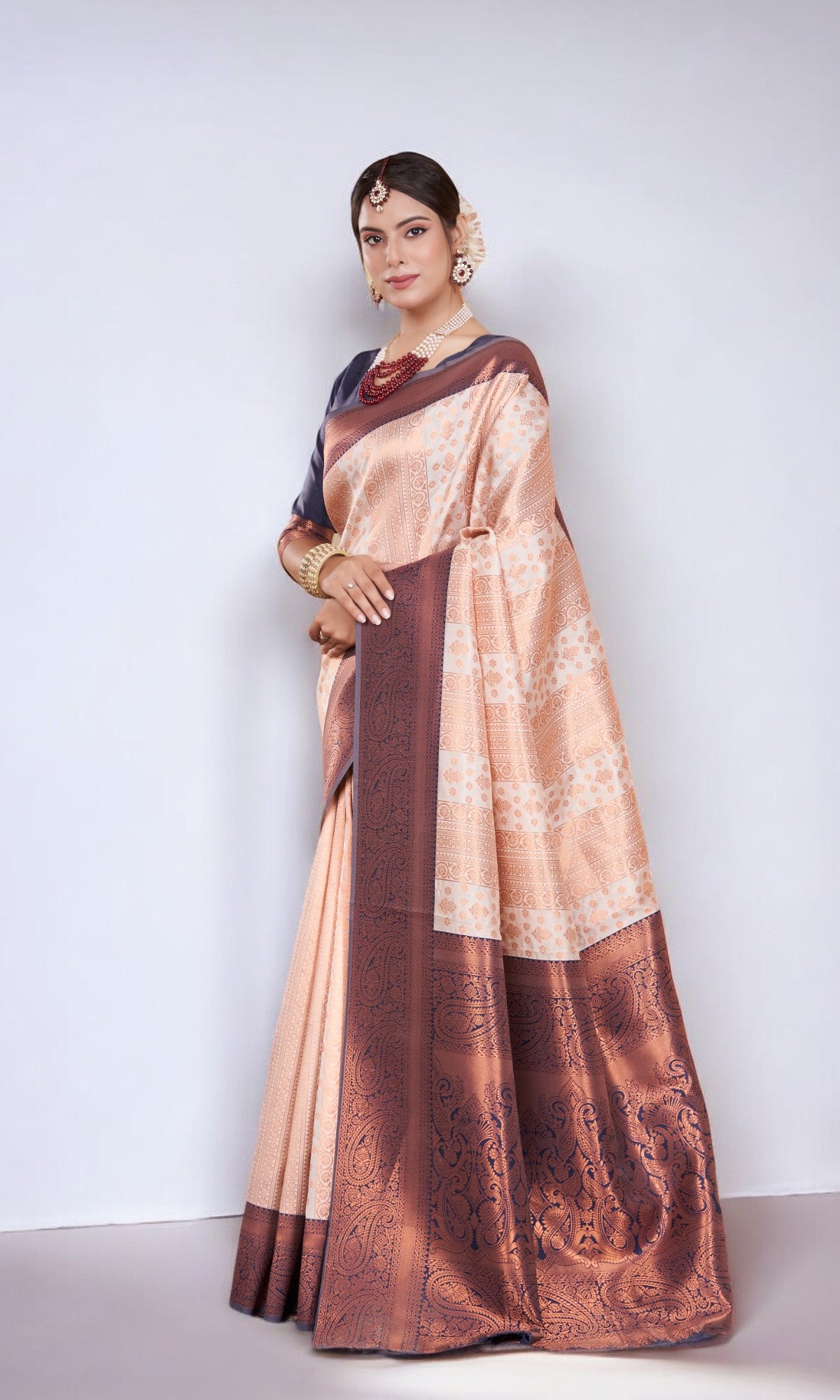 Ivory Silk Saree With Jacquard Jari Work Pattern