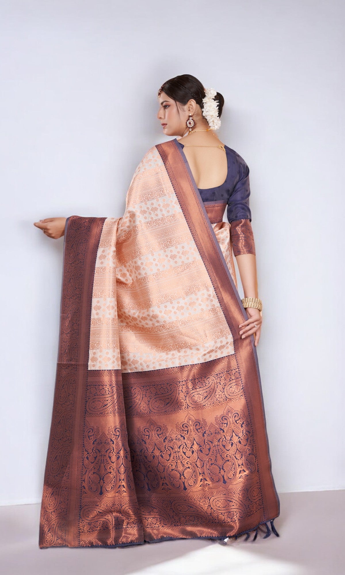 Ivory Silk Saree With Jacquard Jari Work Pattern