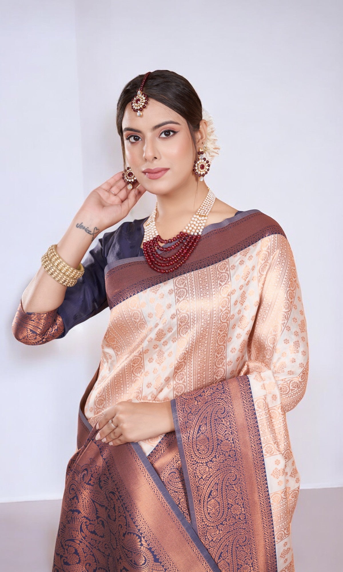 Ivory Silk Saree With Jacquard Jari Work Pattern