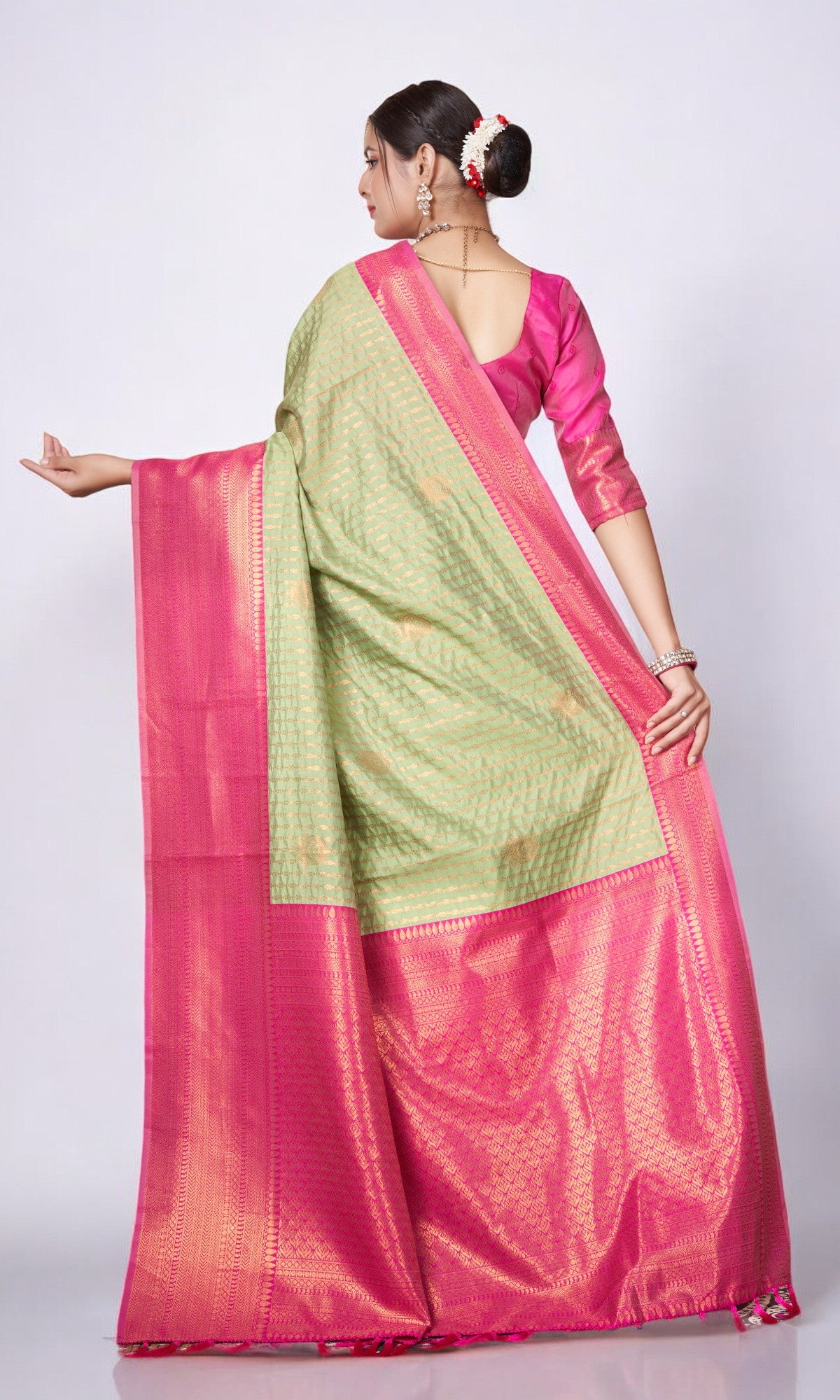 Green Kanjivaram Silk Saree With Jacquard Border