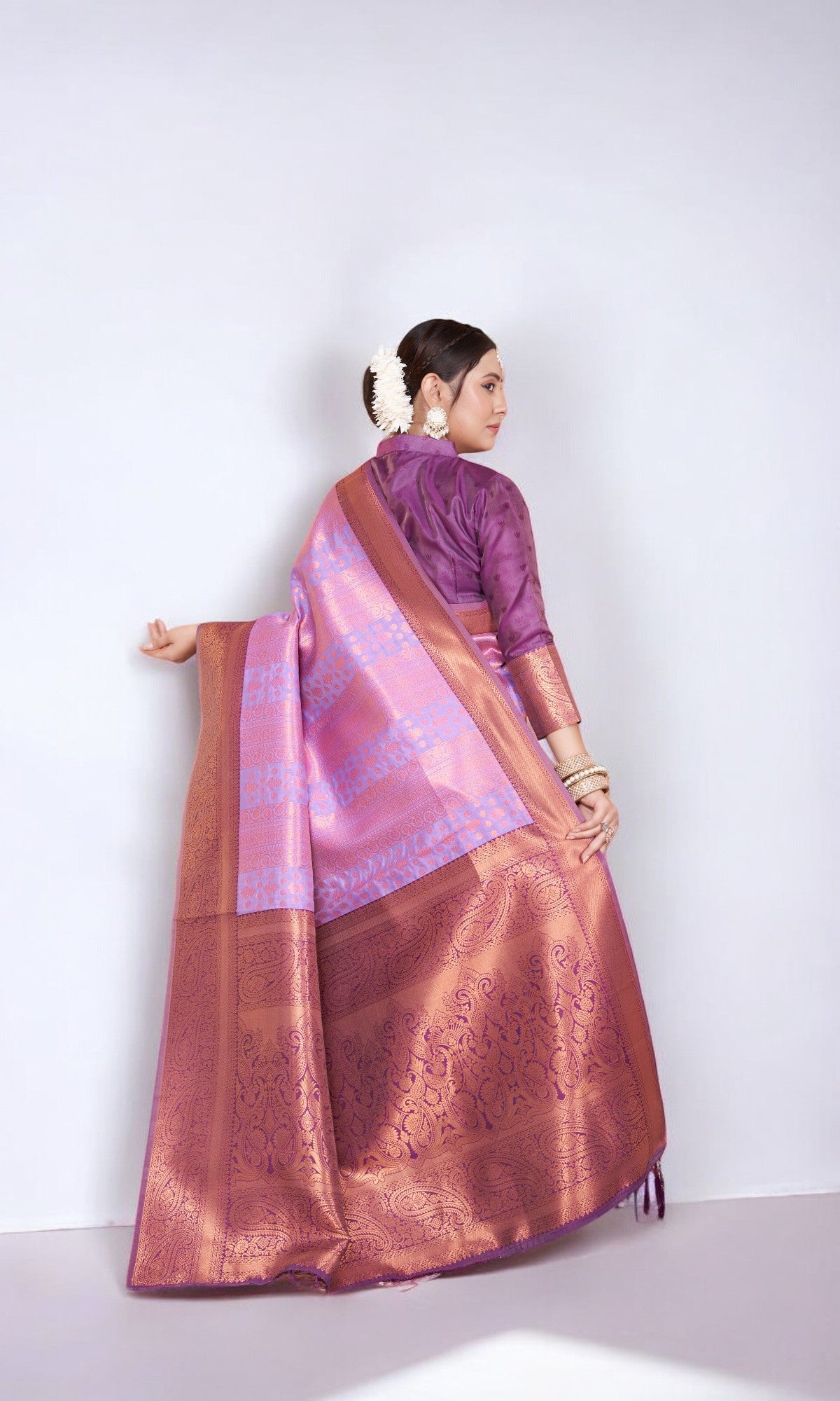 Lavender Silk Saree With Jacquard Jari Work Pattern