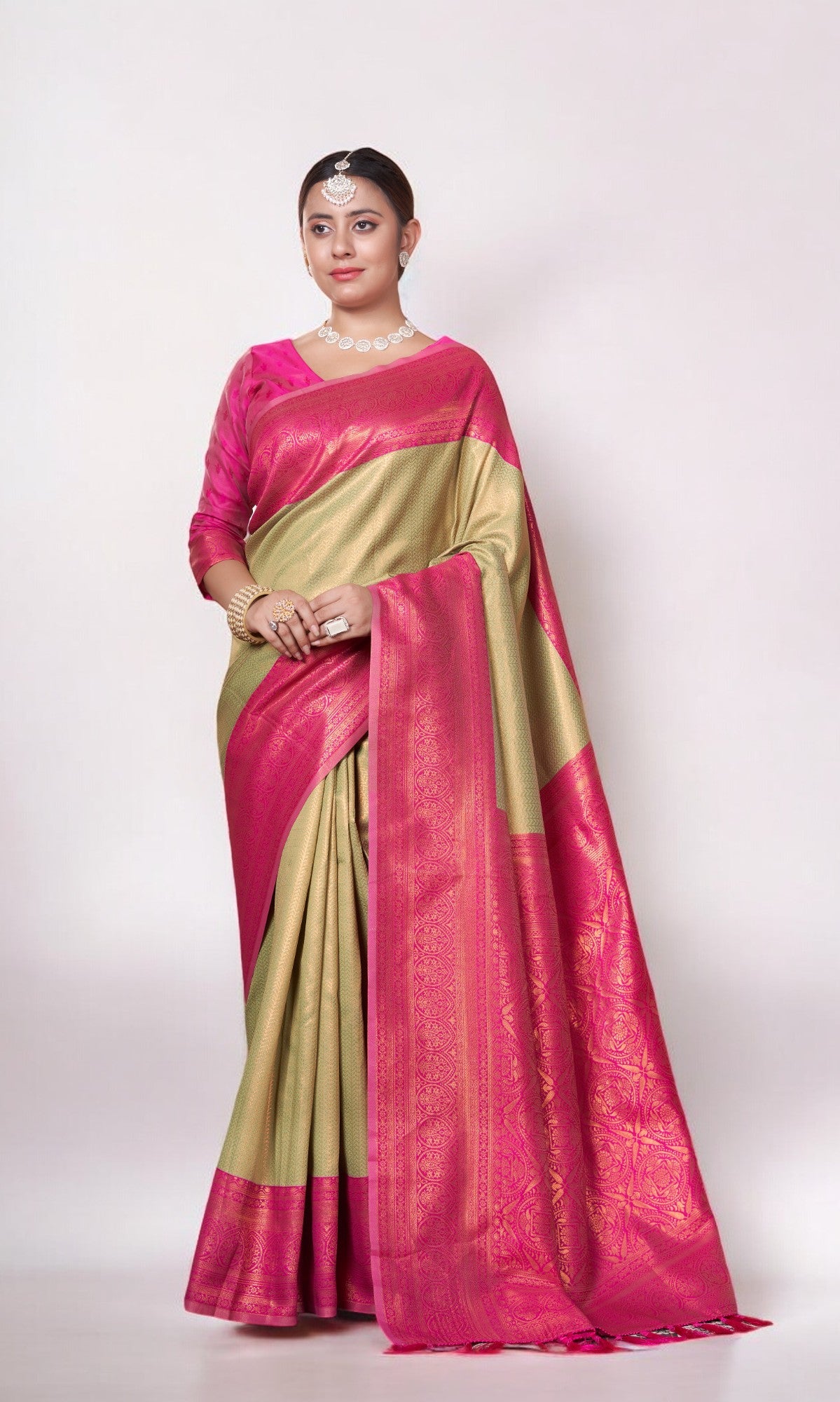 Green Silk Saree With Zari Thread Artistry