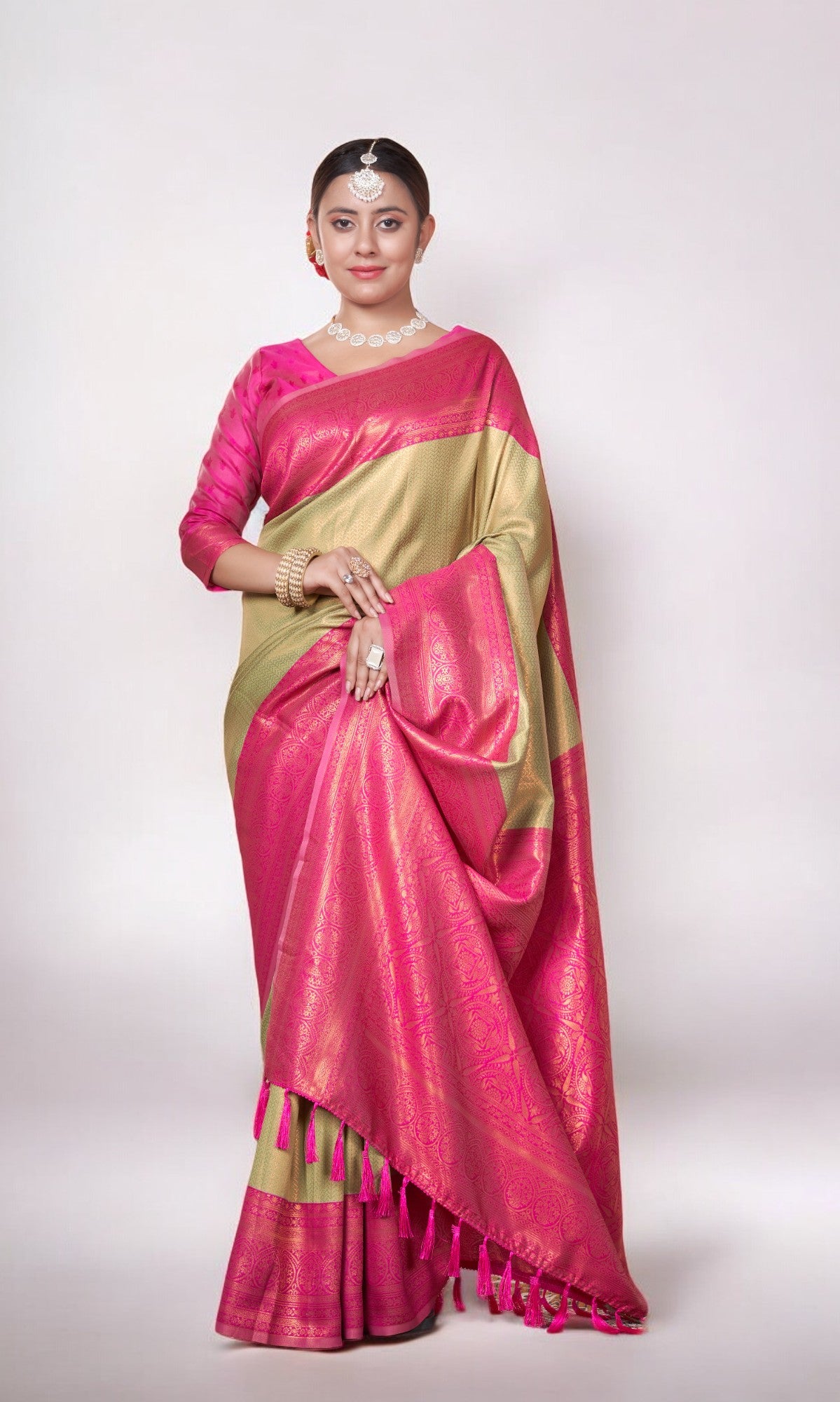 Green Silk Saree With Zari Thread Artistry