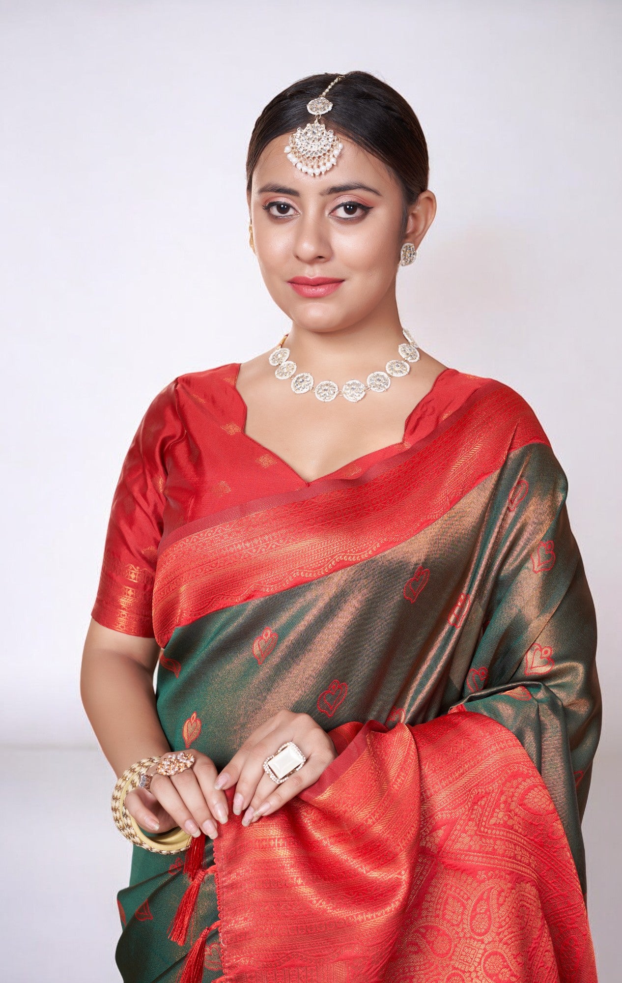 Dark Green Kanjivaram Silk Saree With Zari Thread Artistry