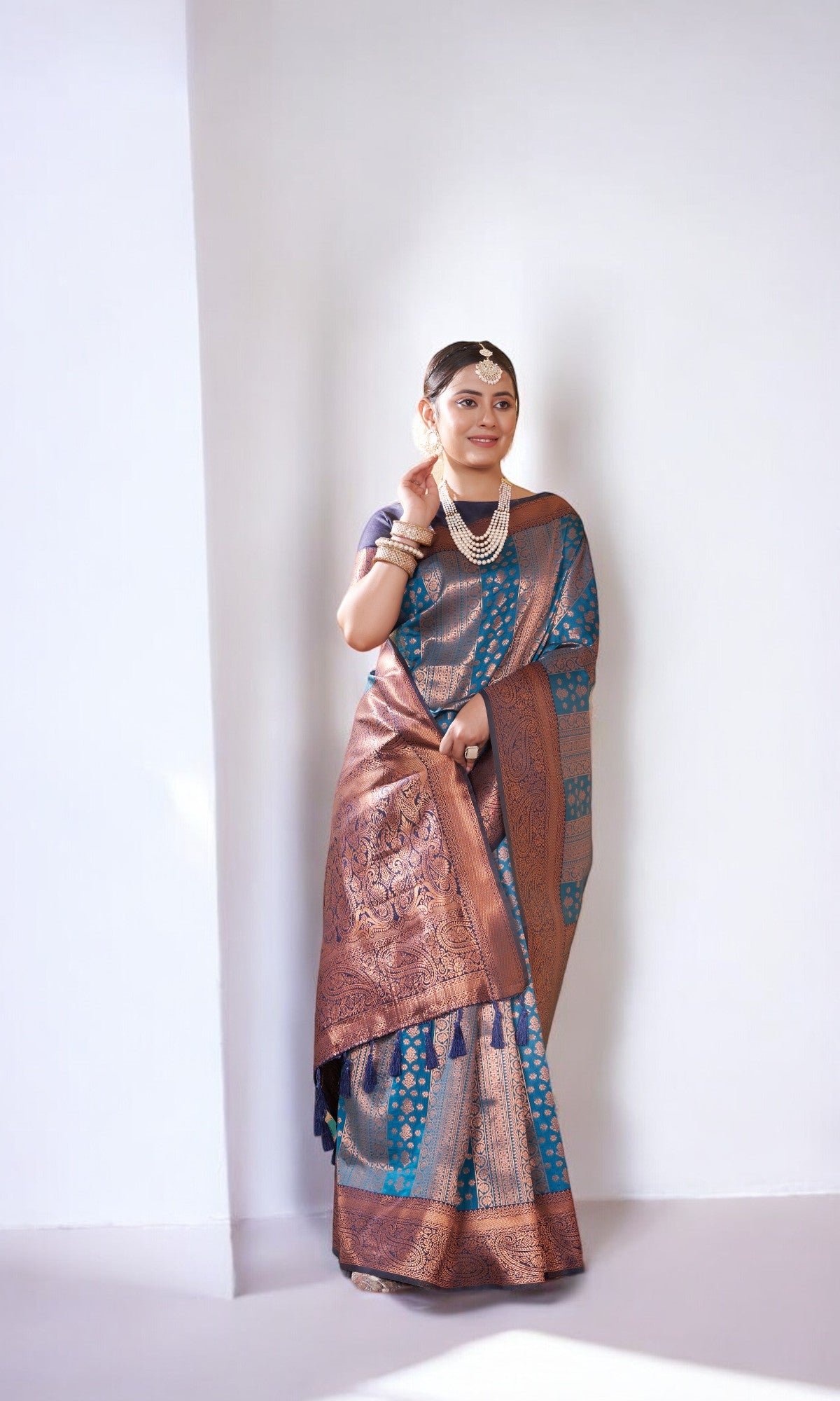 Teal Blue Saree With Jacquard Jari Work Pattern