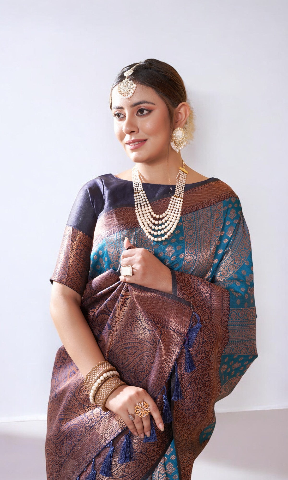 Teal Blue Saree With Jacquard Jari Work Pattern