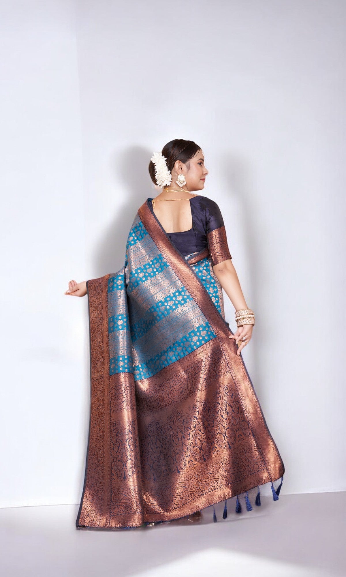 Teal Blue Saree With Jacquard Jari Work Pattern