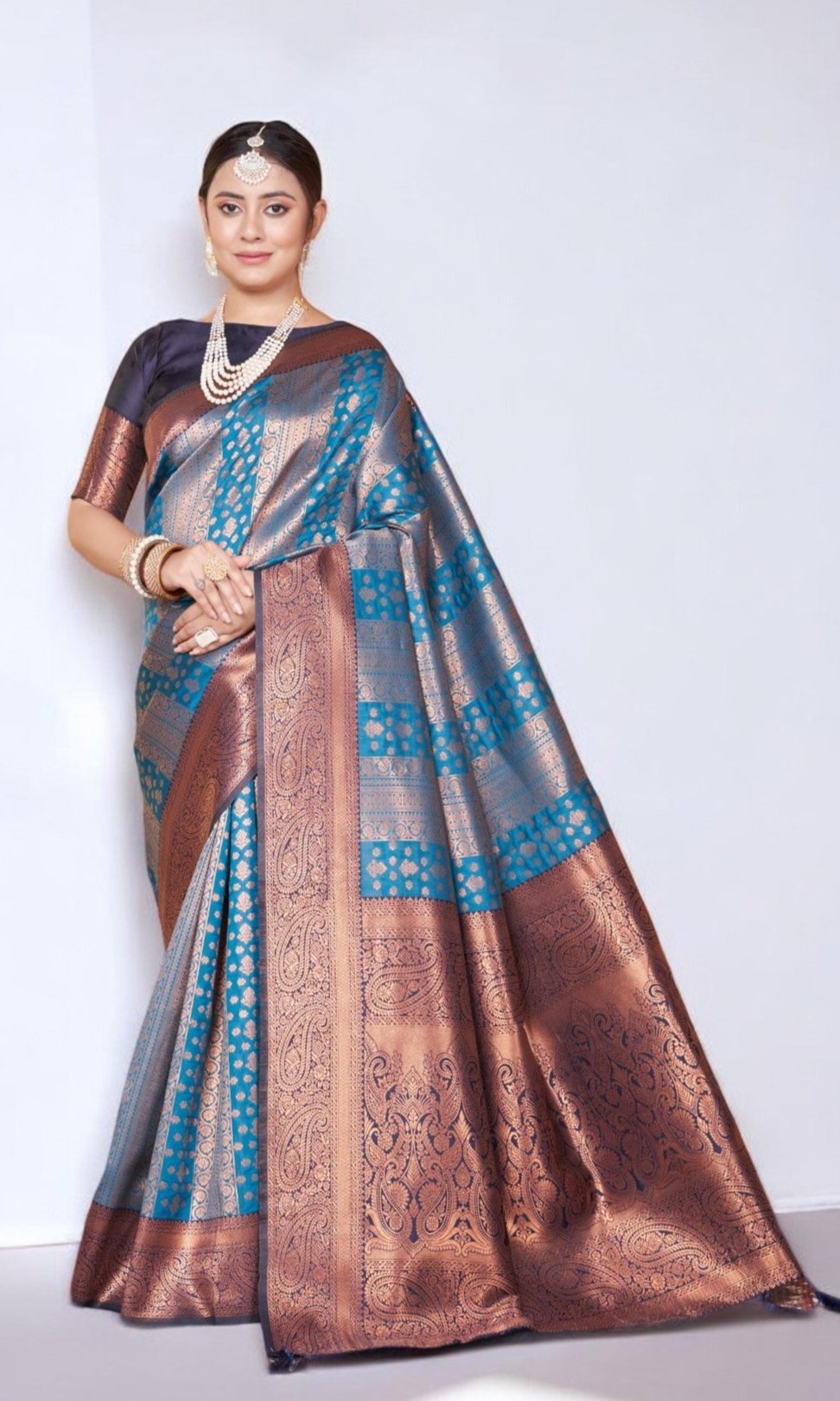 Teal Blue Saree With Jacquard Jari Work Pattern