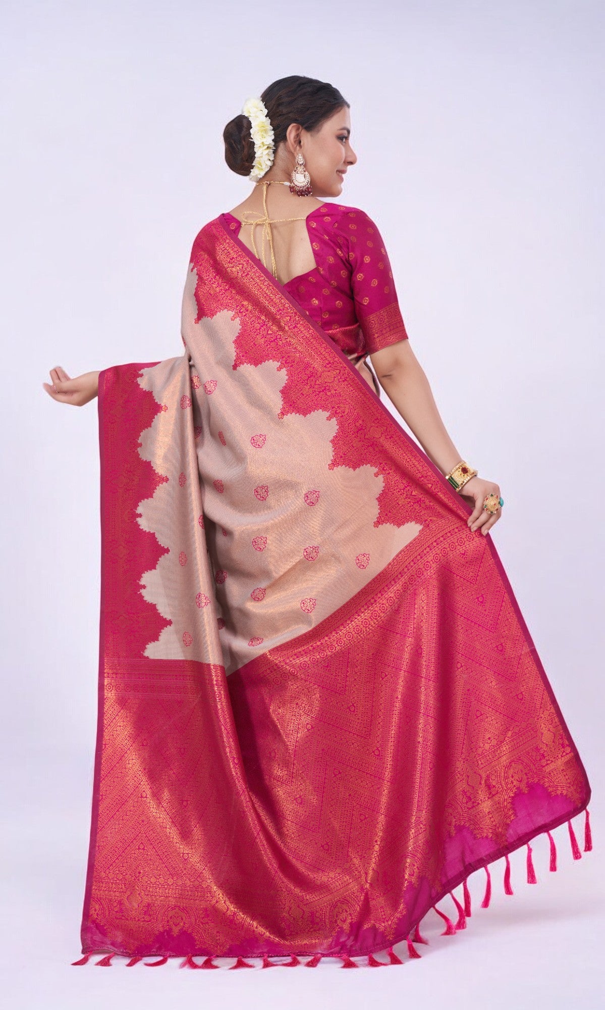 Light Pink Silk Saree With Jari Work